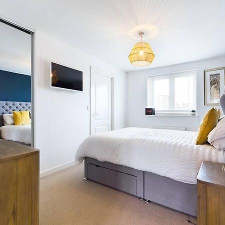 סוואנסי Chic City Centre Apartment With Allocated Parking מראה חיצוני תמונה
