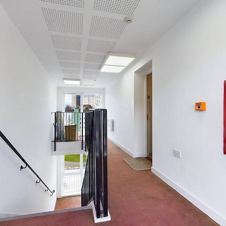 סוואנסי Chic City Centre Apartment With Allocated Parking מראה חיצוני תמונה
