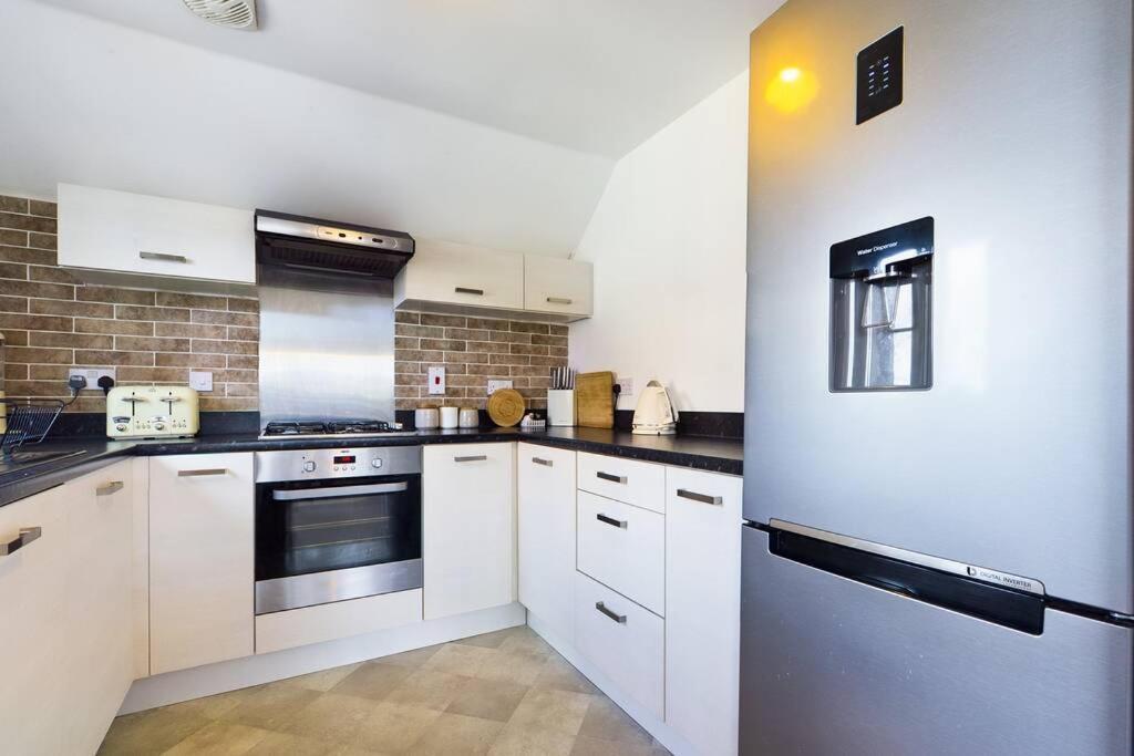 סוואנסי Chic City Centre Apartment With Allocated Parking מראה חיצוני תמונה
