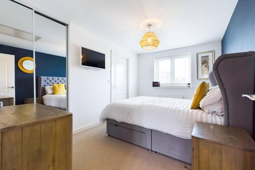 סוואנסי Chic City Centre Apartment With Allocated Parking מראה חיצוני תמונה