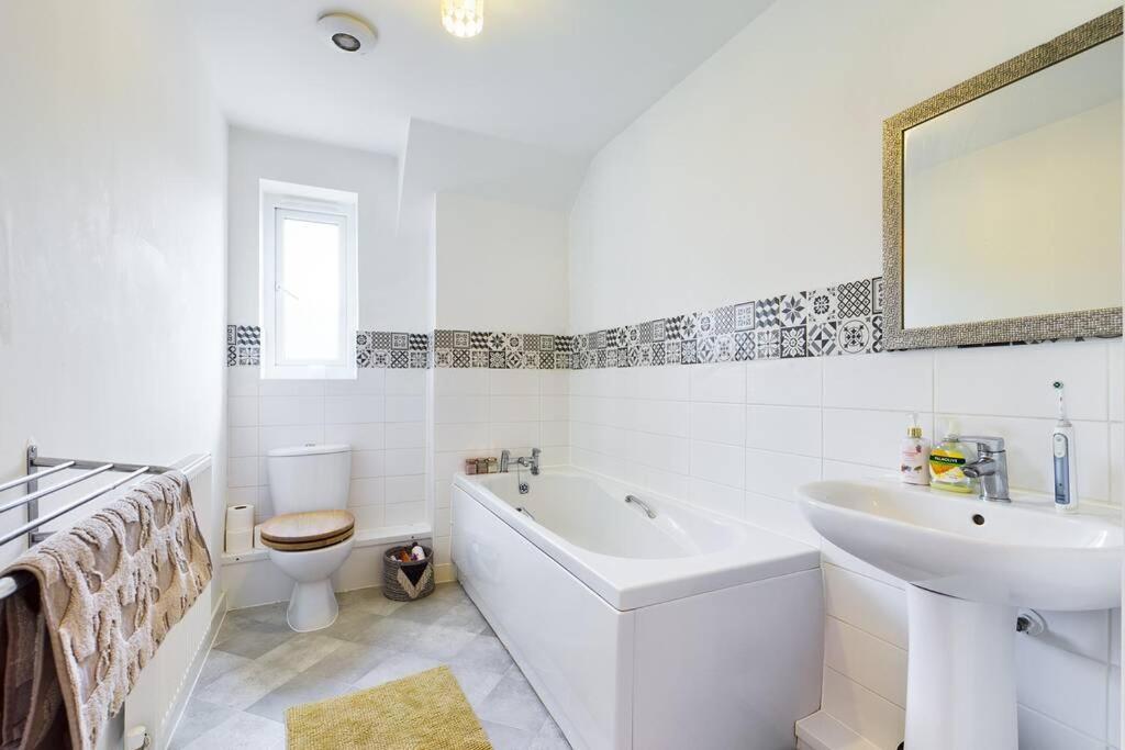 סוואנסי Chic City Centre Apartment With Allocated Parking מראה חיצוני תמונה