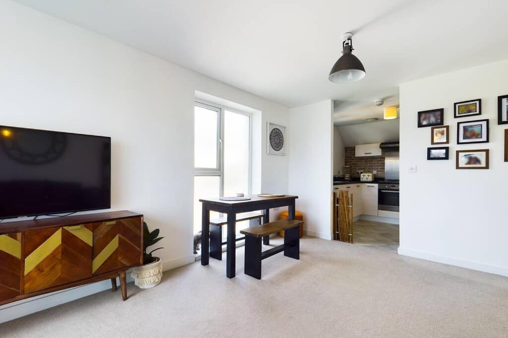 סוואנסי Chic City Centre Apartment With Allocated Parking מראה חיצוני תמונה