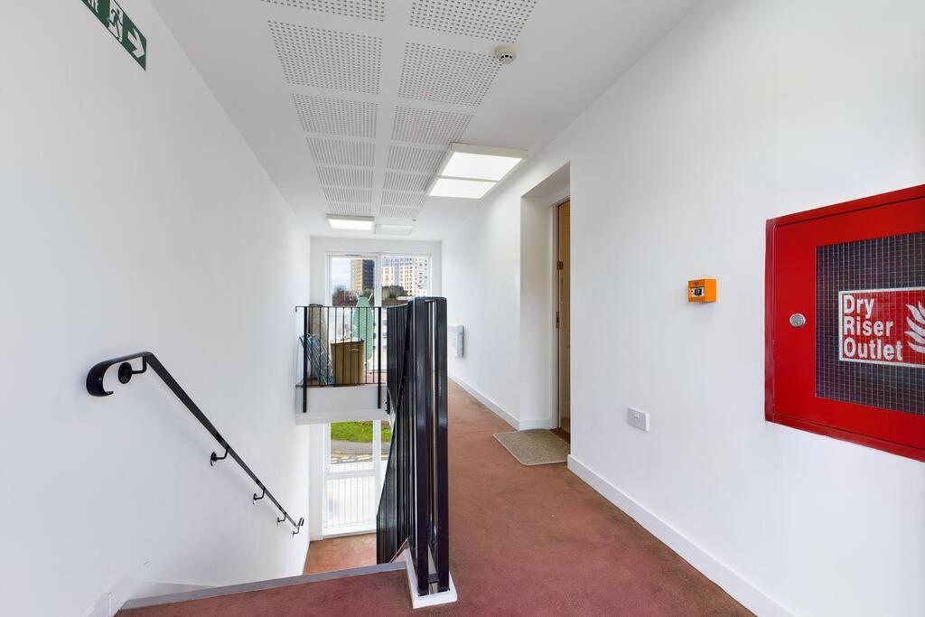 סוואנסי Chic City Centre Apartment With Allocated Parking מראה חיצוני תמונה